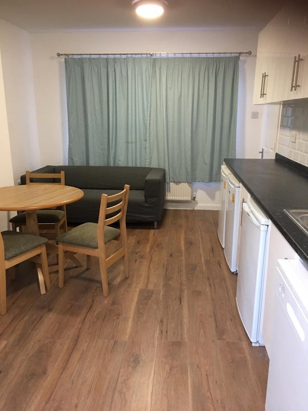 Room Alexandra Crescent in Nottingham