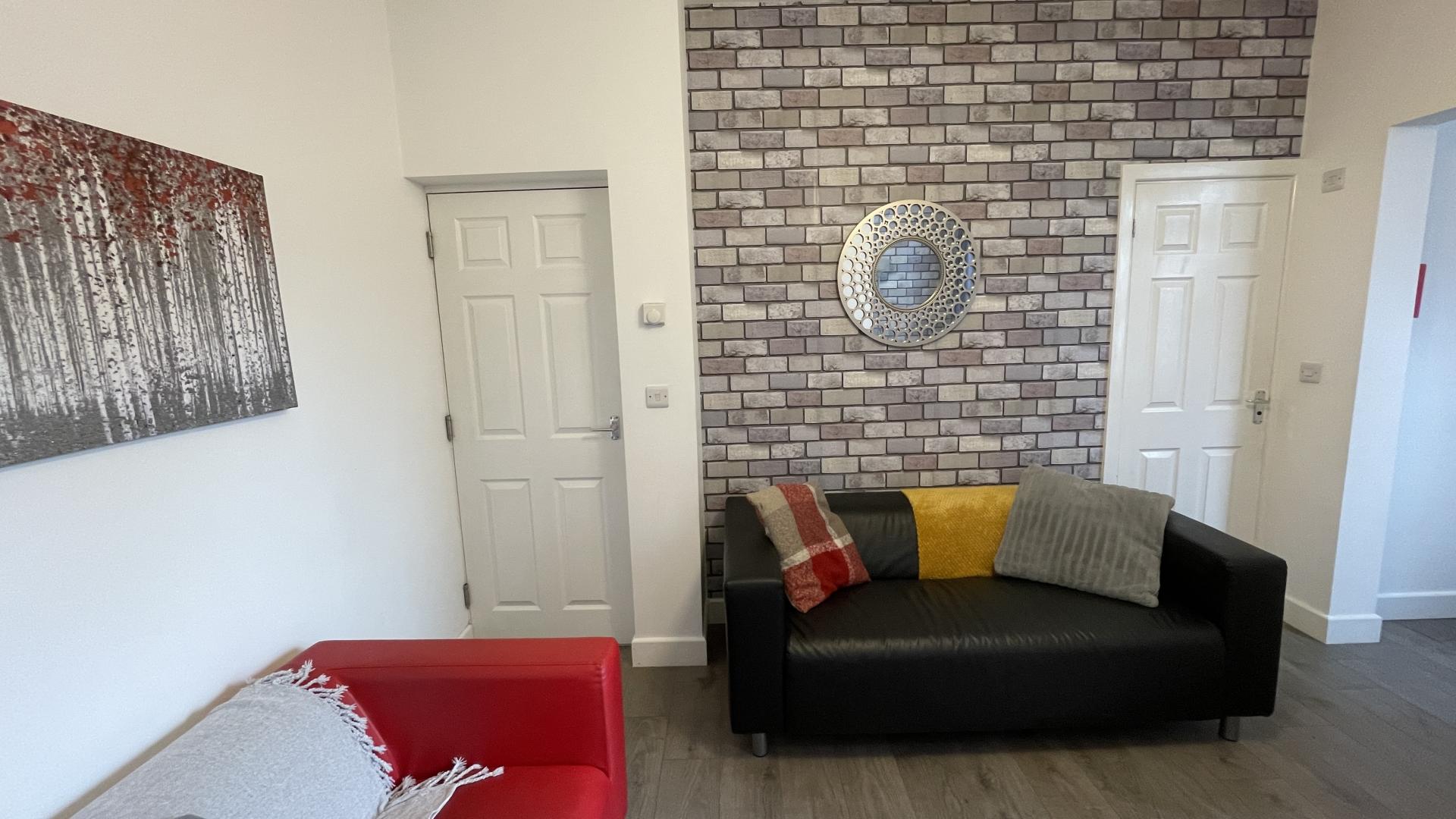 Room Queens Avenue in Chester
