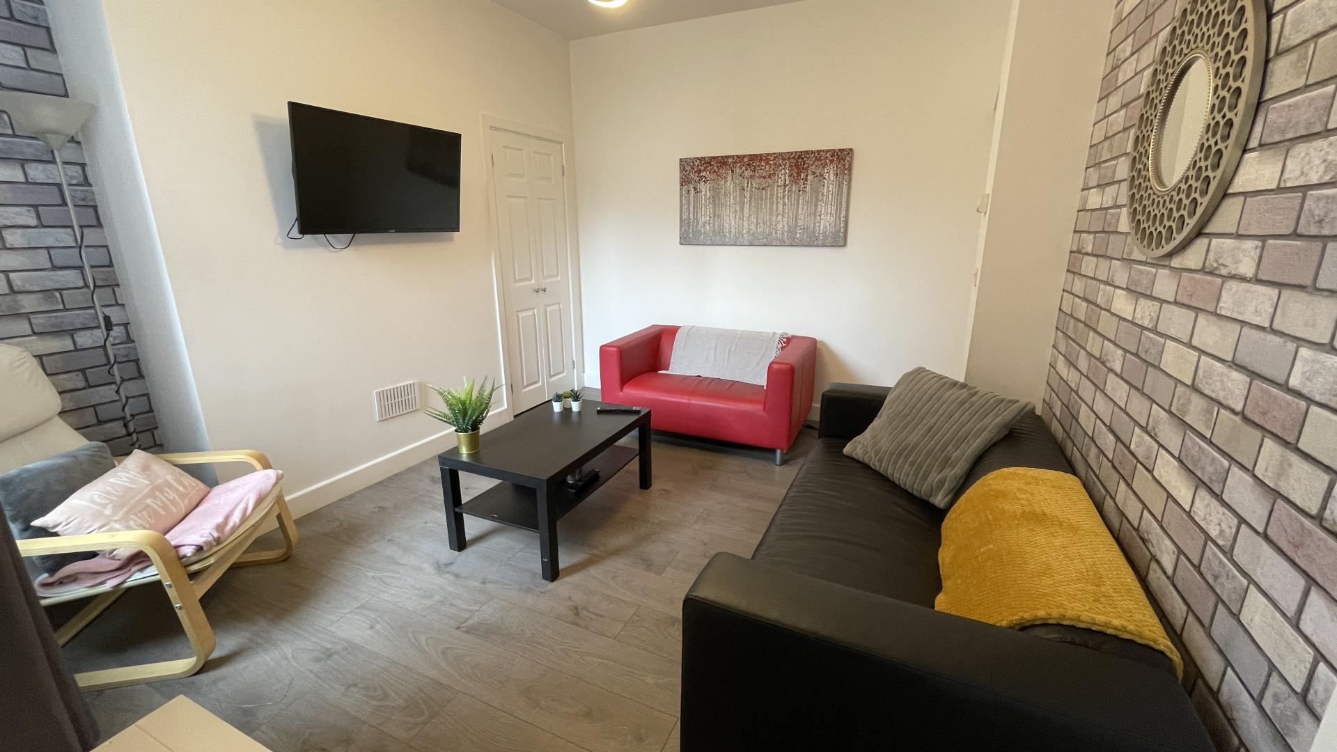 Room Queens Avenue in Chester