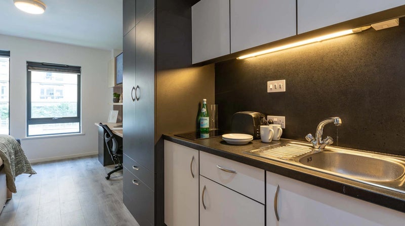 Room Victoria Road in Greater London