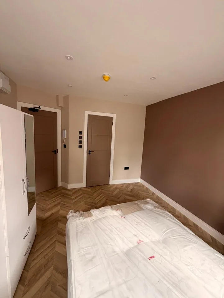 Flat Conway Crescent in Greater London