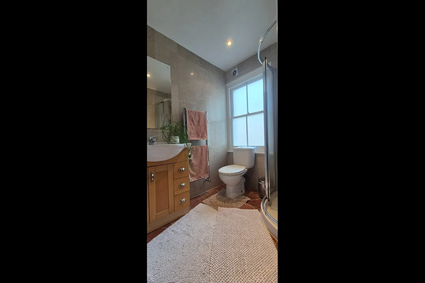 Room Baronsmere Road in Greater London
