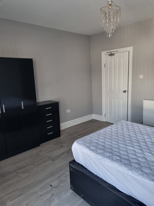 Room Warbreck Avenue in Liverpool