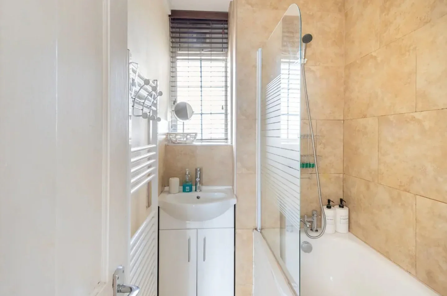 Flat Eastney Street in Greater London