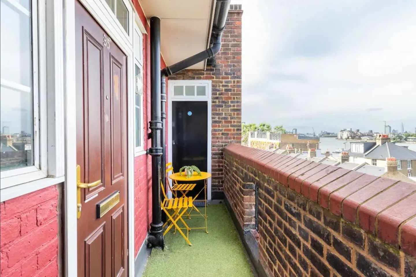 Flat Eastney Street in Greater London