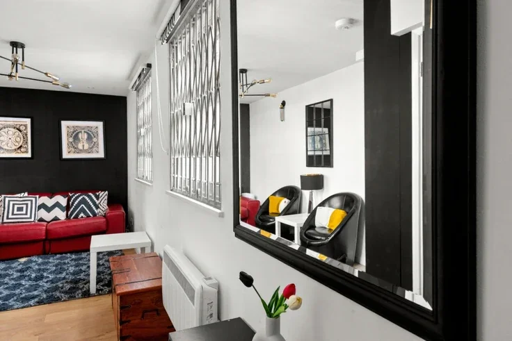 Flat London Mews in City of Westminster
