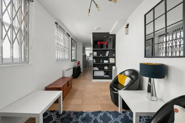 Flat London Mews in City of Westminster