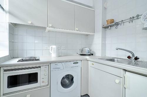 Flat Lucan Place in Greater London