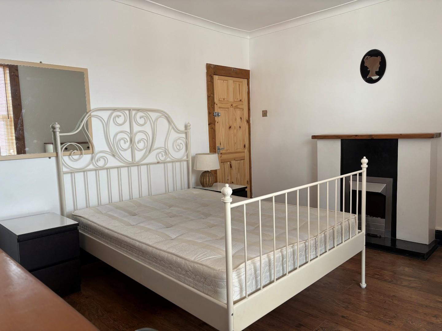 Room Clive Road in Portsmouth