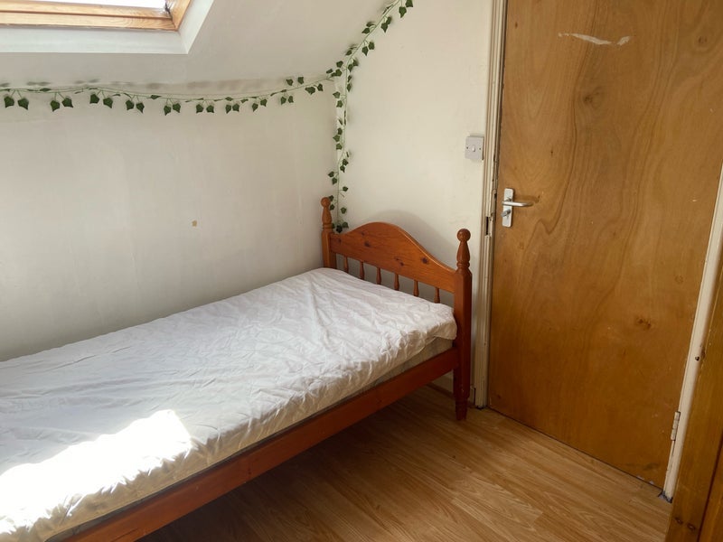 Room Back Archery Street in Leeds