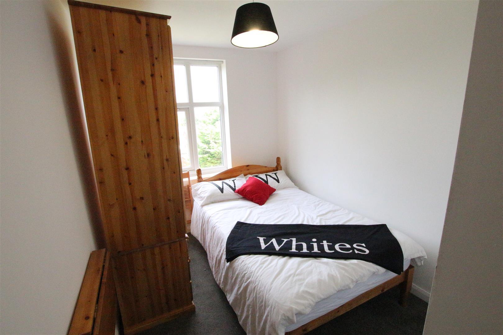 Room Rothersthorpe Road in Northampton