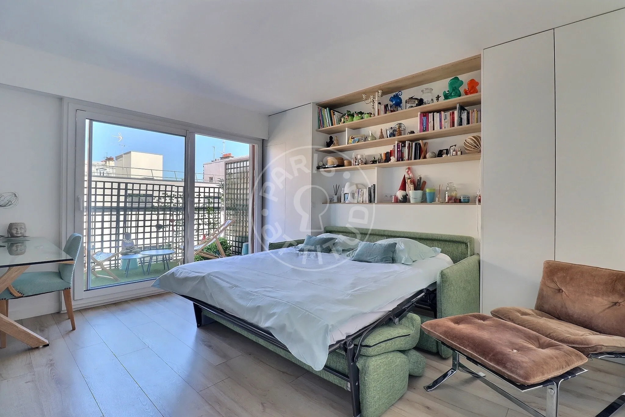 Flat Rue Pouchet in Paris