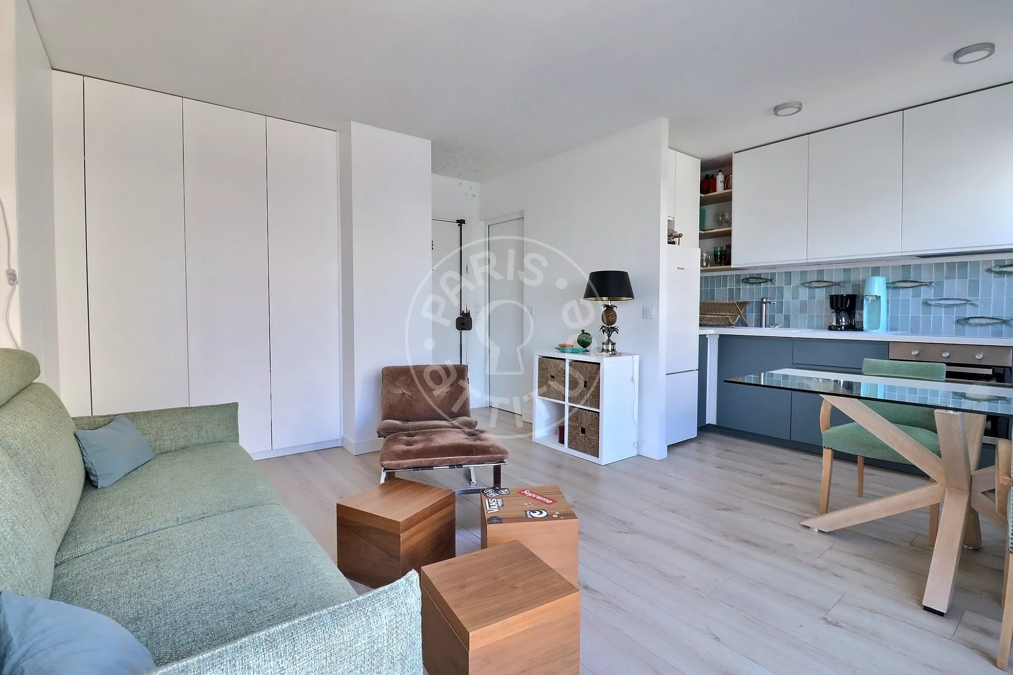 Flat Rue Pouchet in Paris