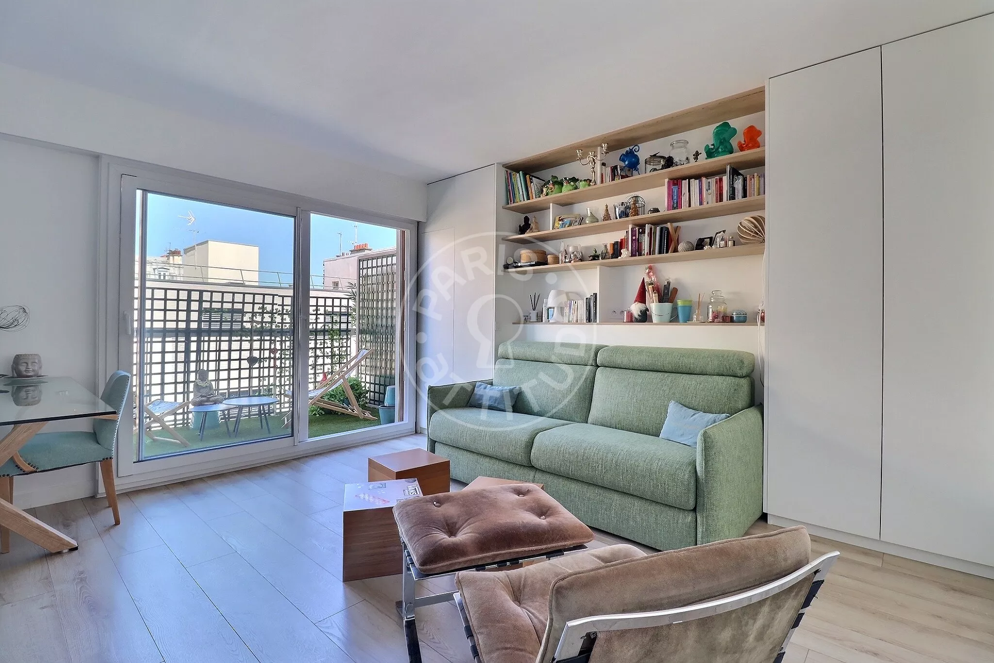 Flat Rue Pouchet in Paris