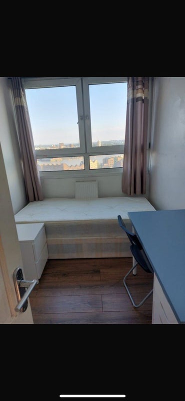 Room Glamis Road in Greater London