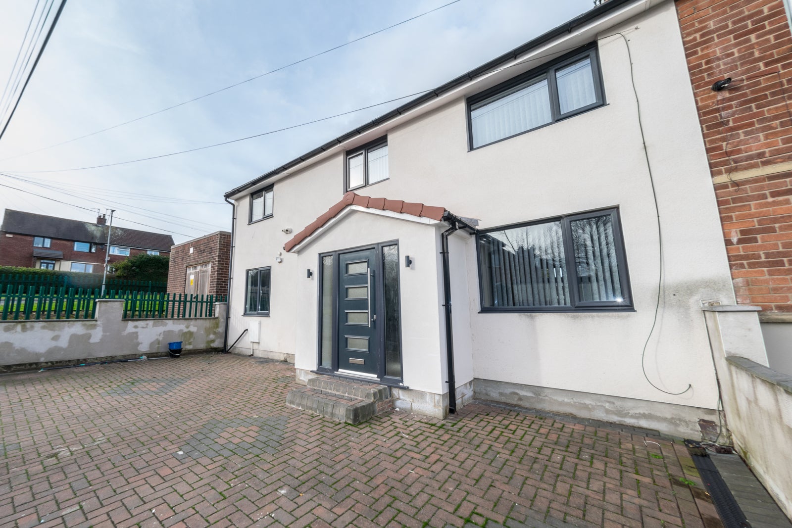 Flat Springbank Crescent in Leeds