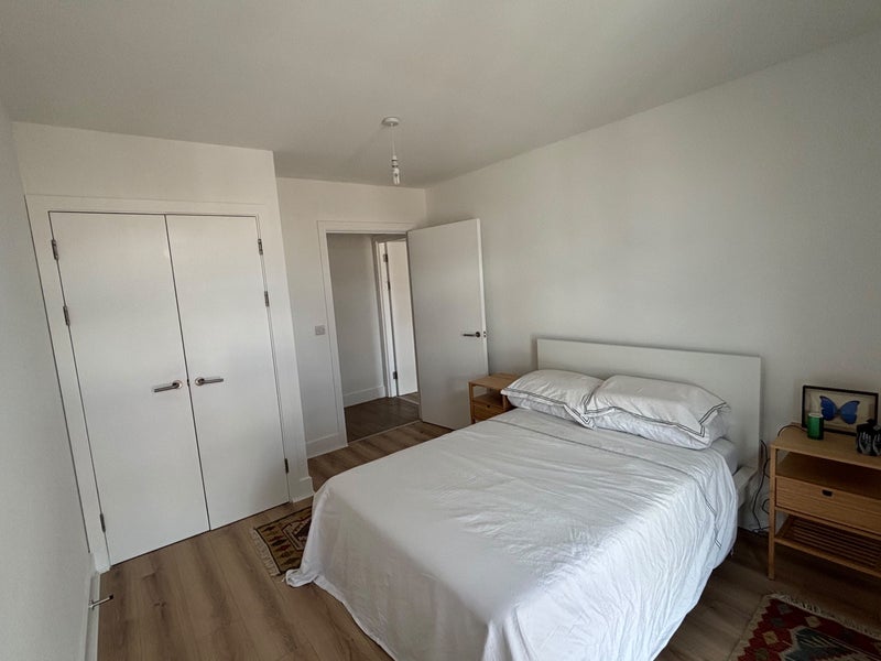 Flat Dongola Road in Greater London