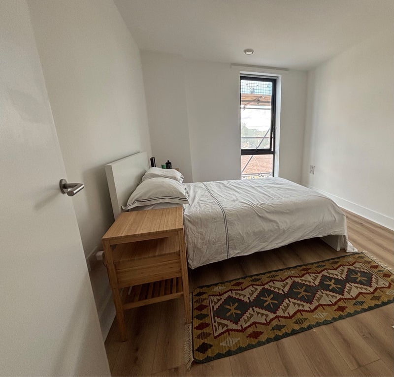 Flat Dongola Road in Greater London