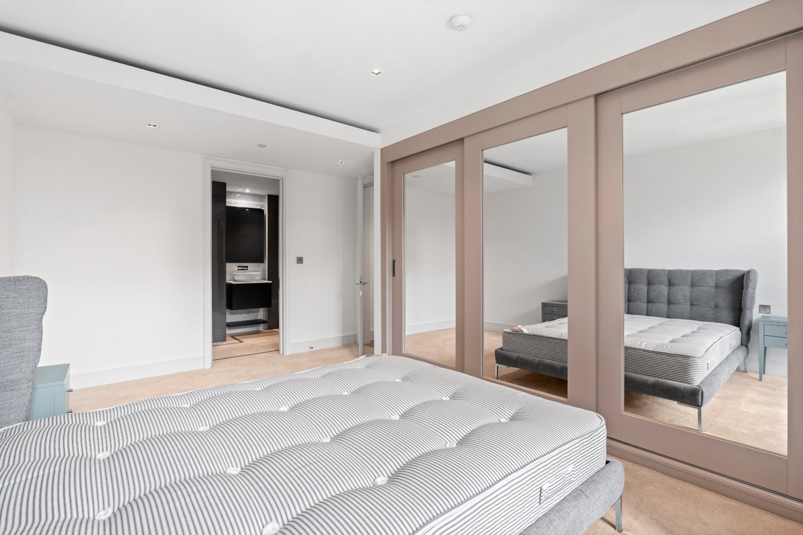 Flat Maida Avenue in City of Westminster