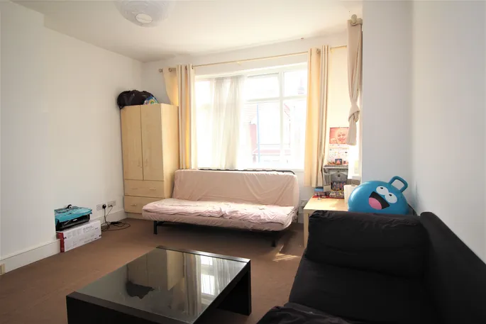 Flat Norfolk Road in Greater London