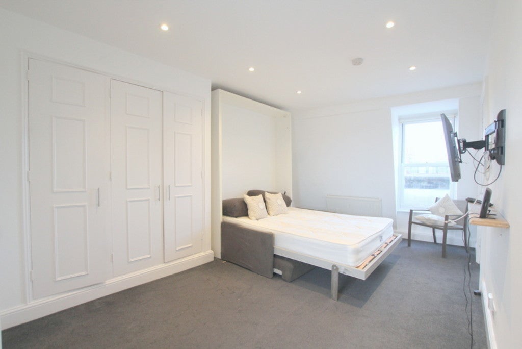 Flat Kings Road in Greater London