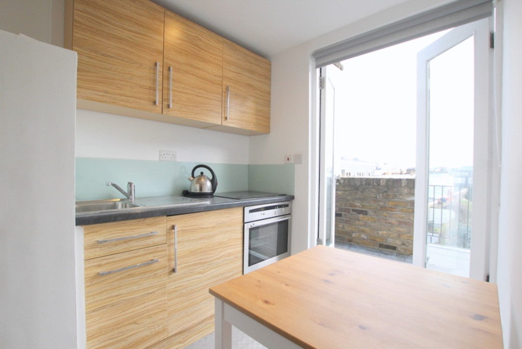 Flat Kings Road in Greater London
