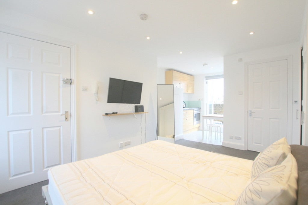Flat Kings Road in Greater London