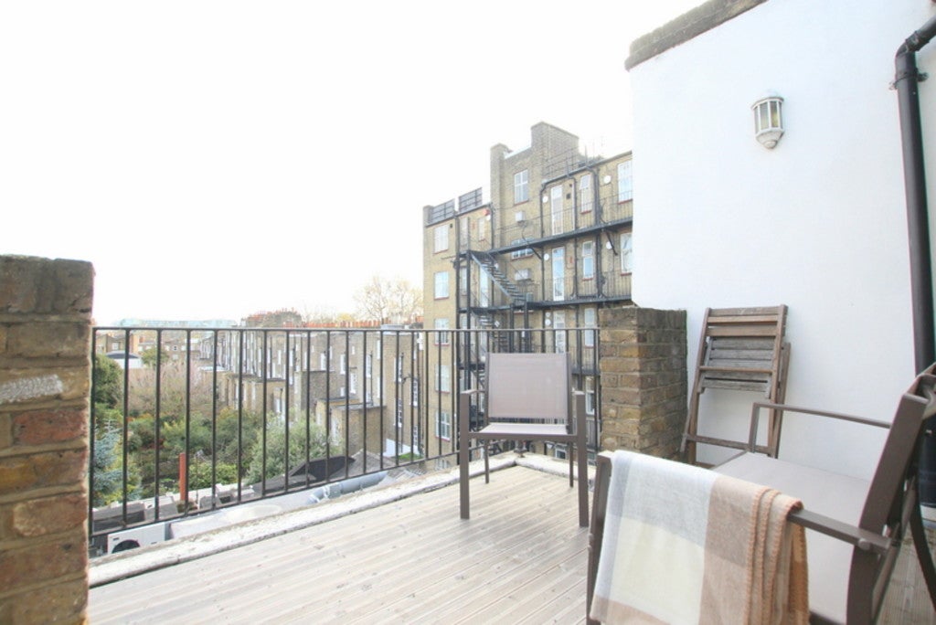 Flat Kings Road in Greater London