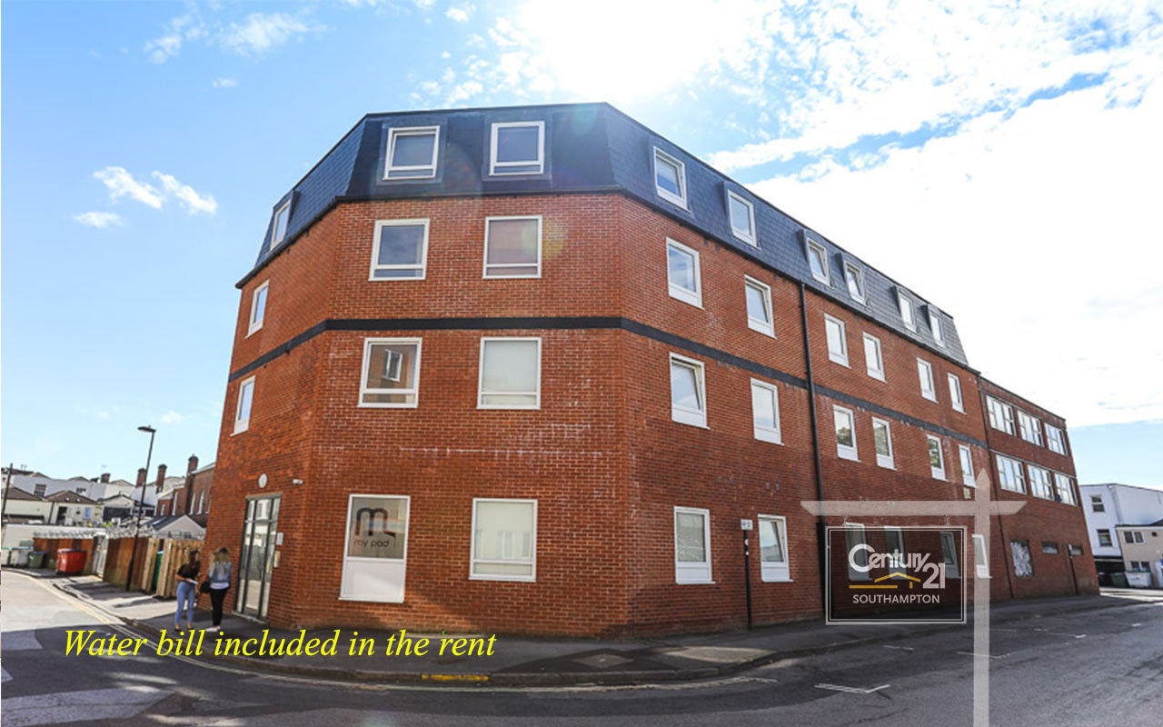 Flat Carlton Place in Southampton
