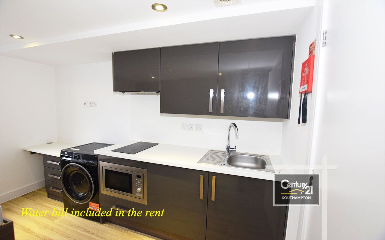Flat Carlton Place in Southampton