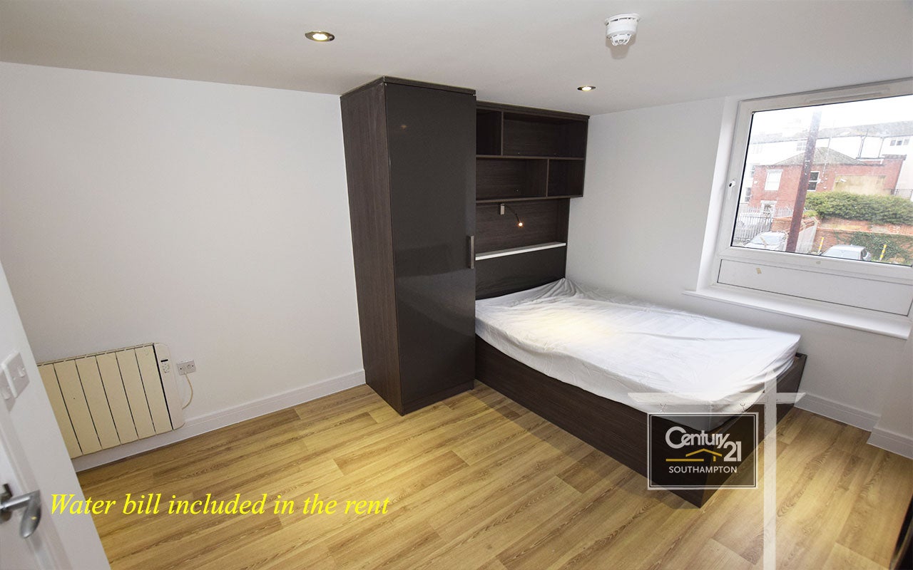 Flat Carlton Place in Southampton
