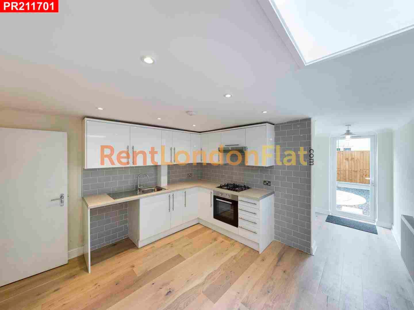 Flat Exning Road in Greater London