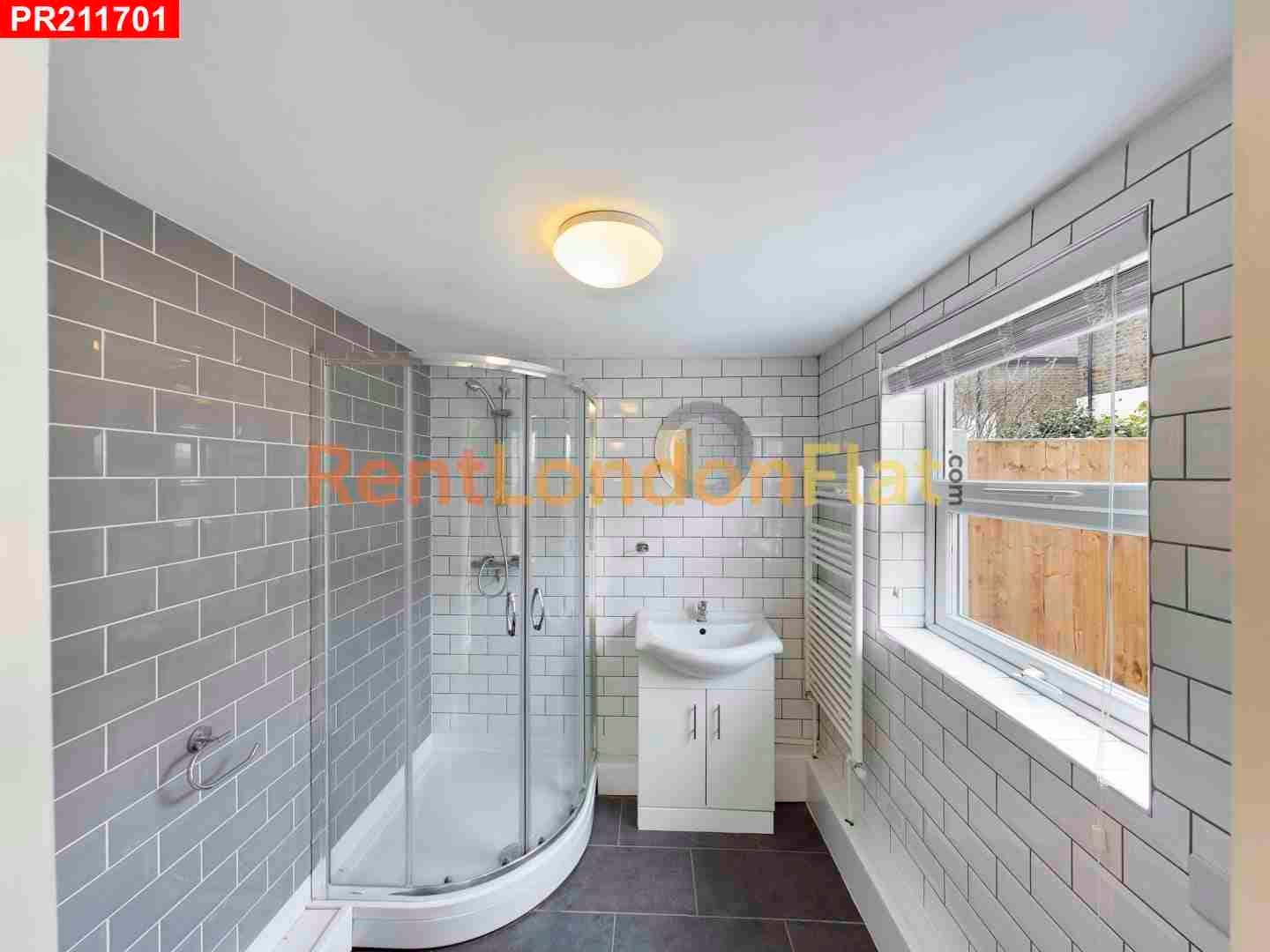 Flat Exning Road in Greater London