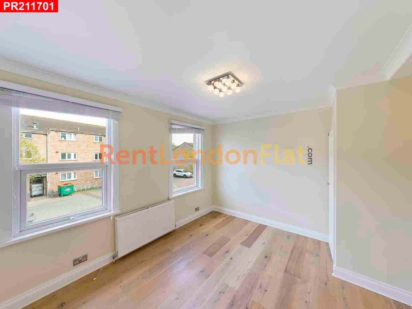 Flat Exning Road in Greater London