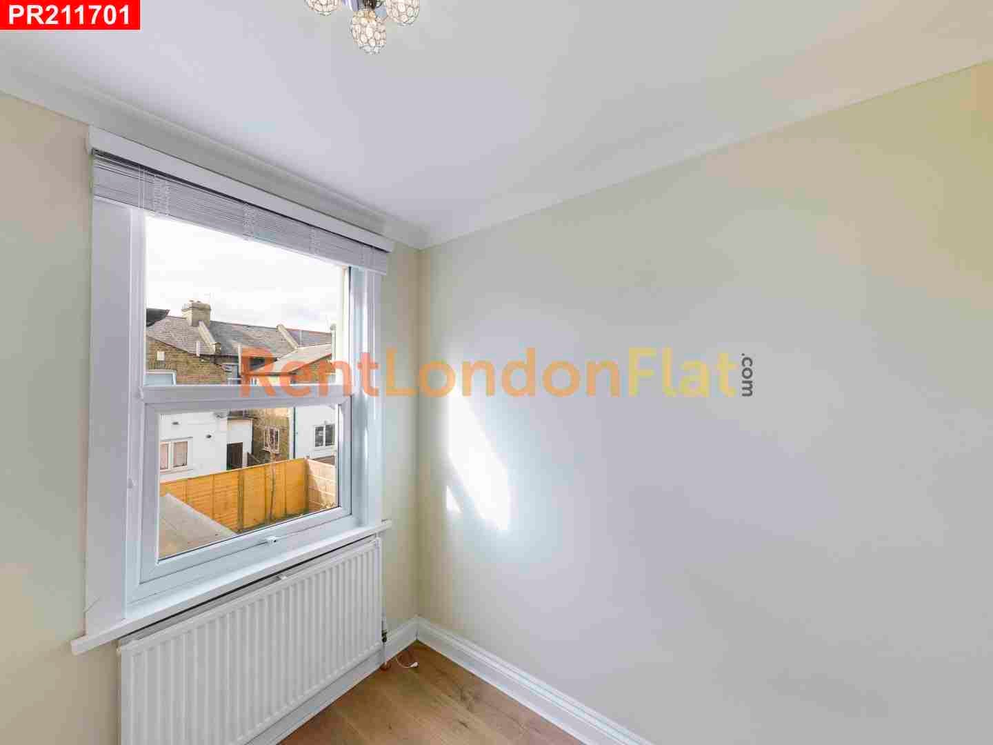 Flat Exning Road in Greater London