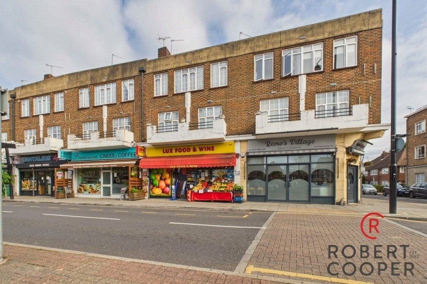 Flat Telcote Way in Greater London