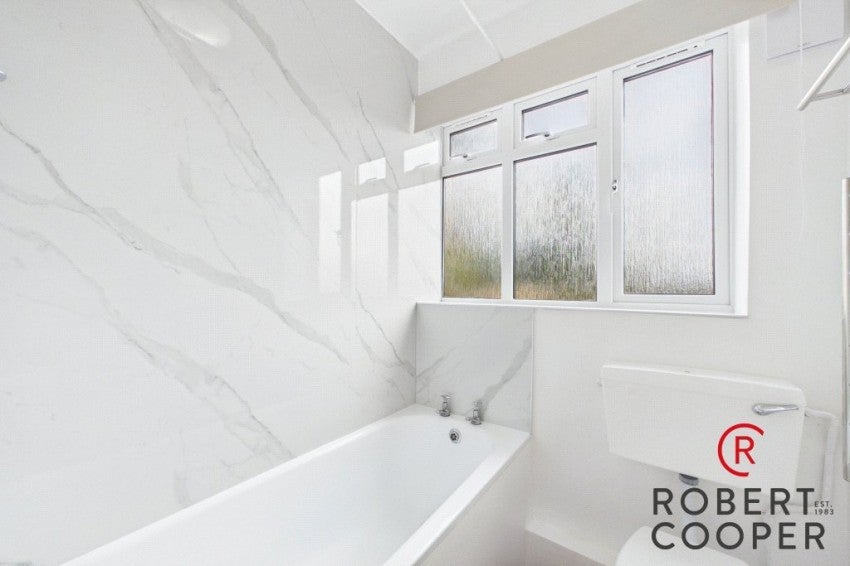 Flat Telcote Way in Greater London