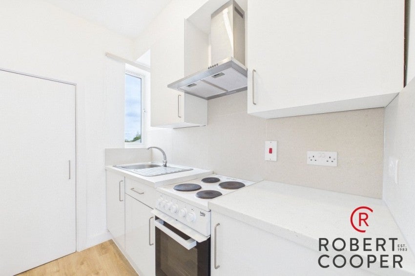 Flat Telcote Way in Greater London