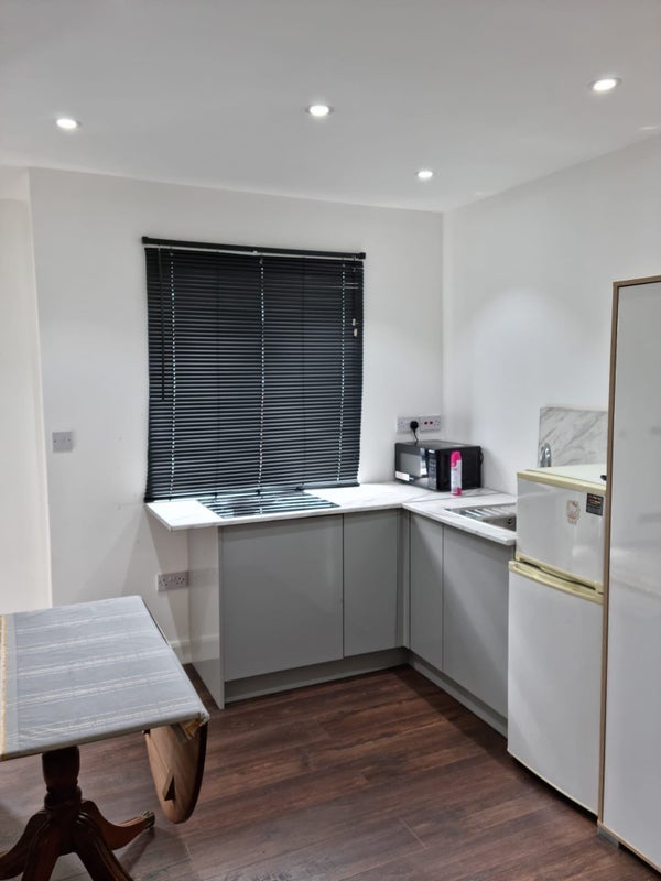 Flat Homestead Way in Greater London