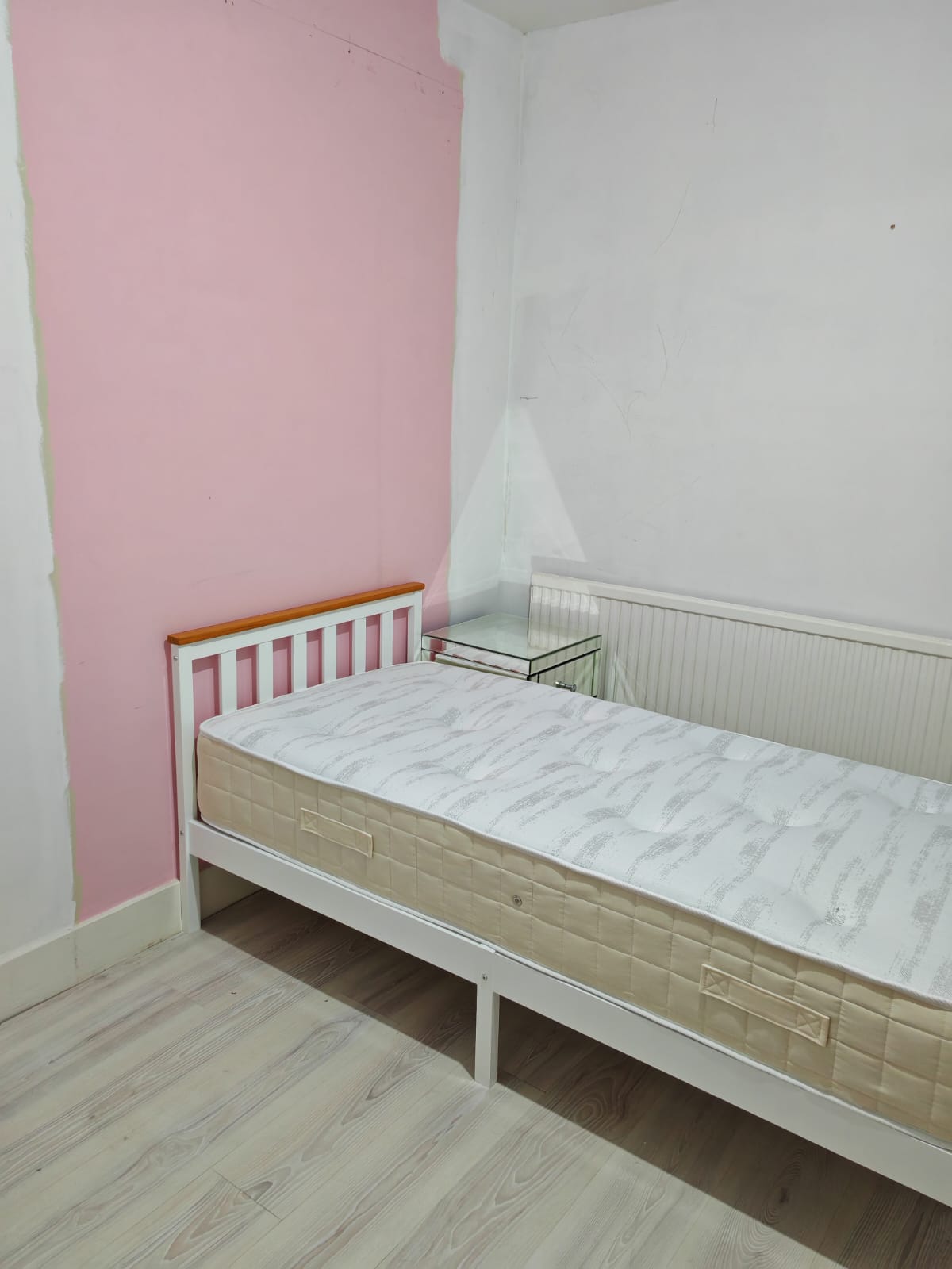 Room Davidson Road in Greater London