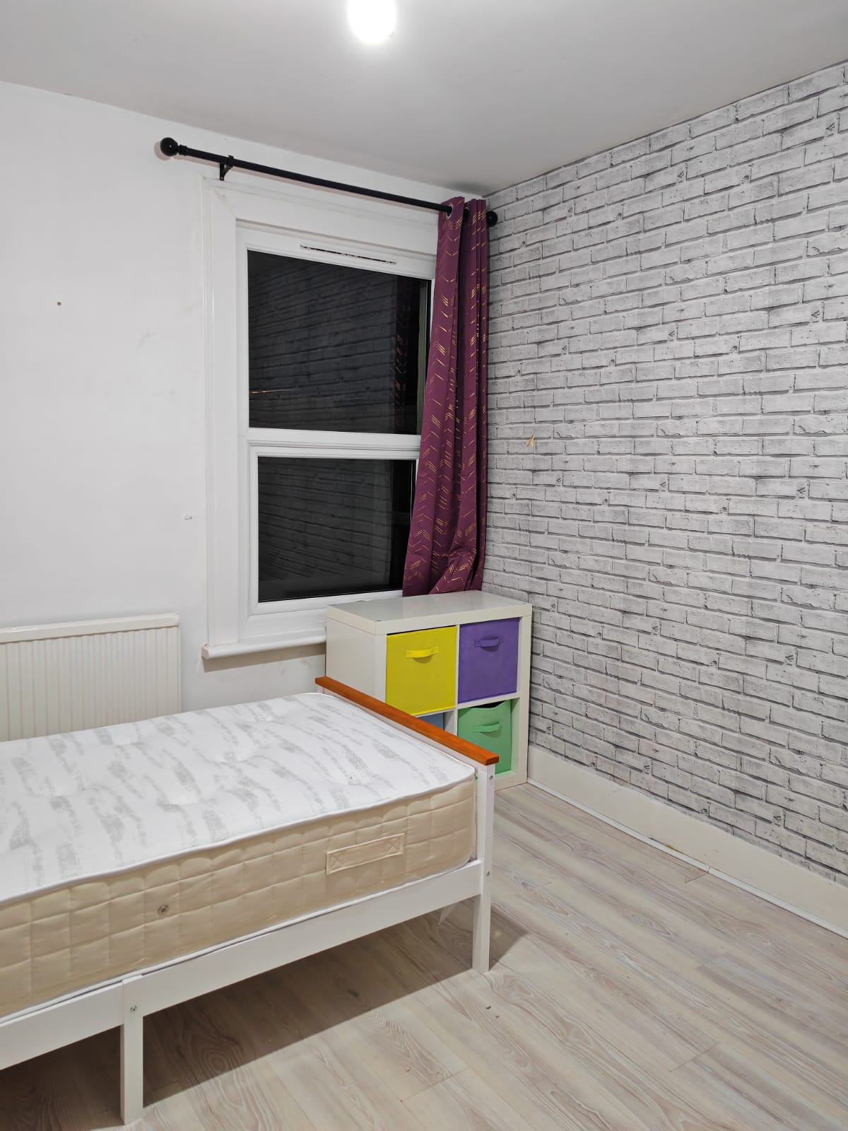 Room Davidson Road in Greater London