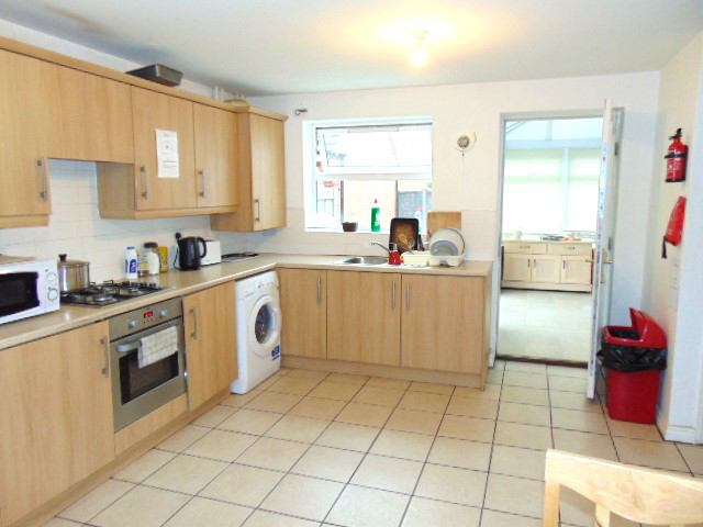 Room Croft Avenue in Rugby