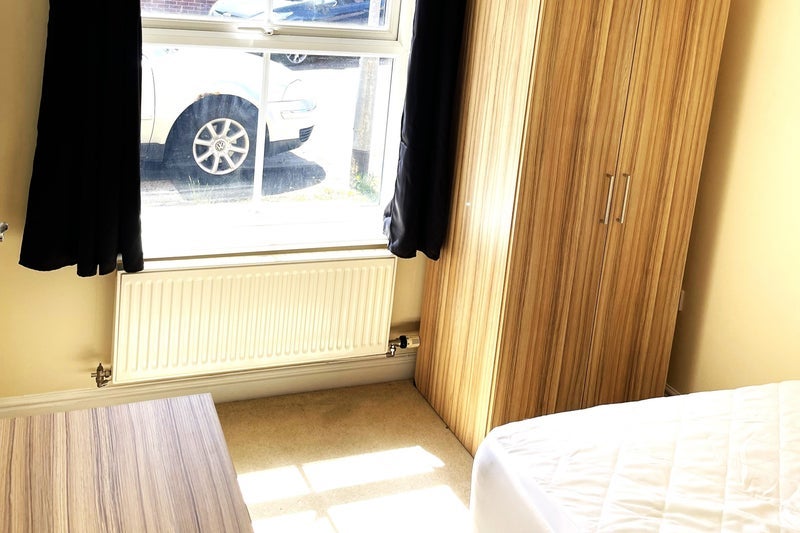 Room Croft Avenue in Rugby