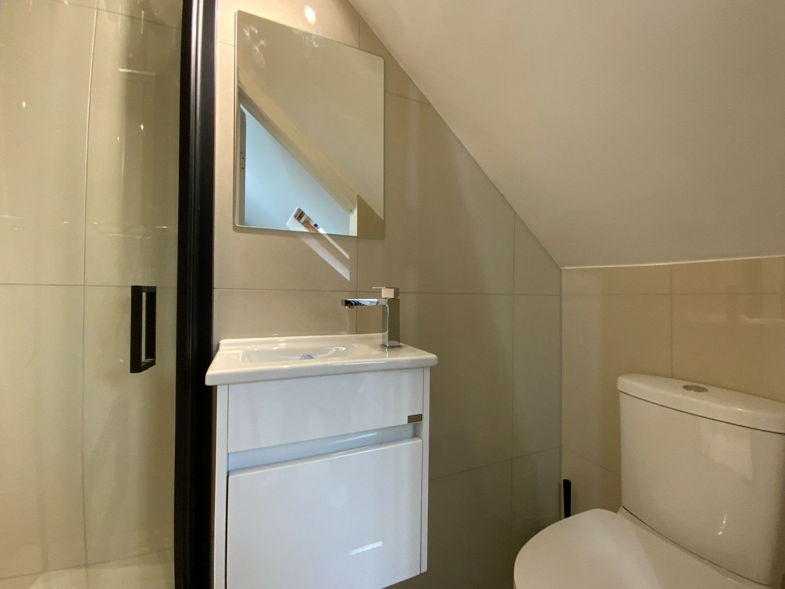 Room West Wycombe Road in High Wycombe