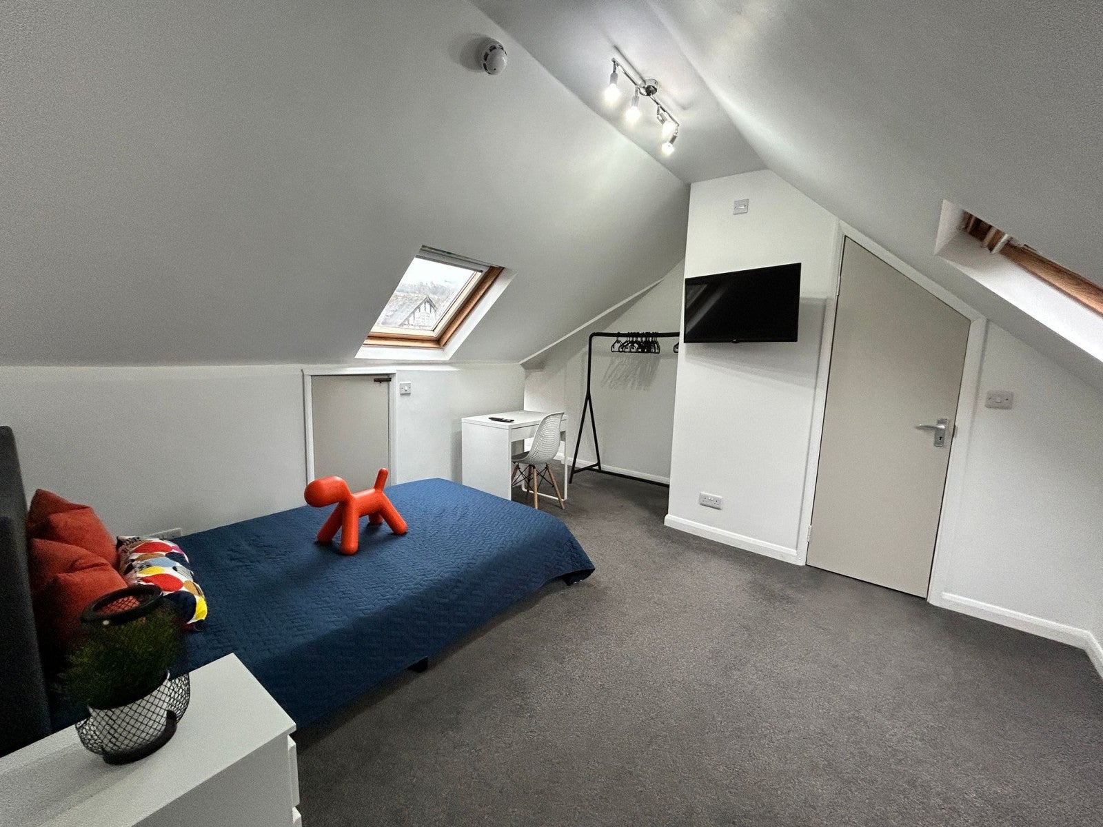 Room West Wycombe Road in High Wycombe
