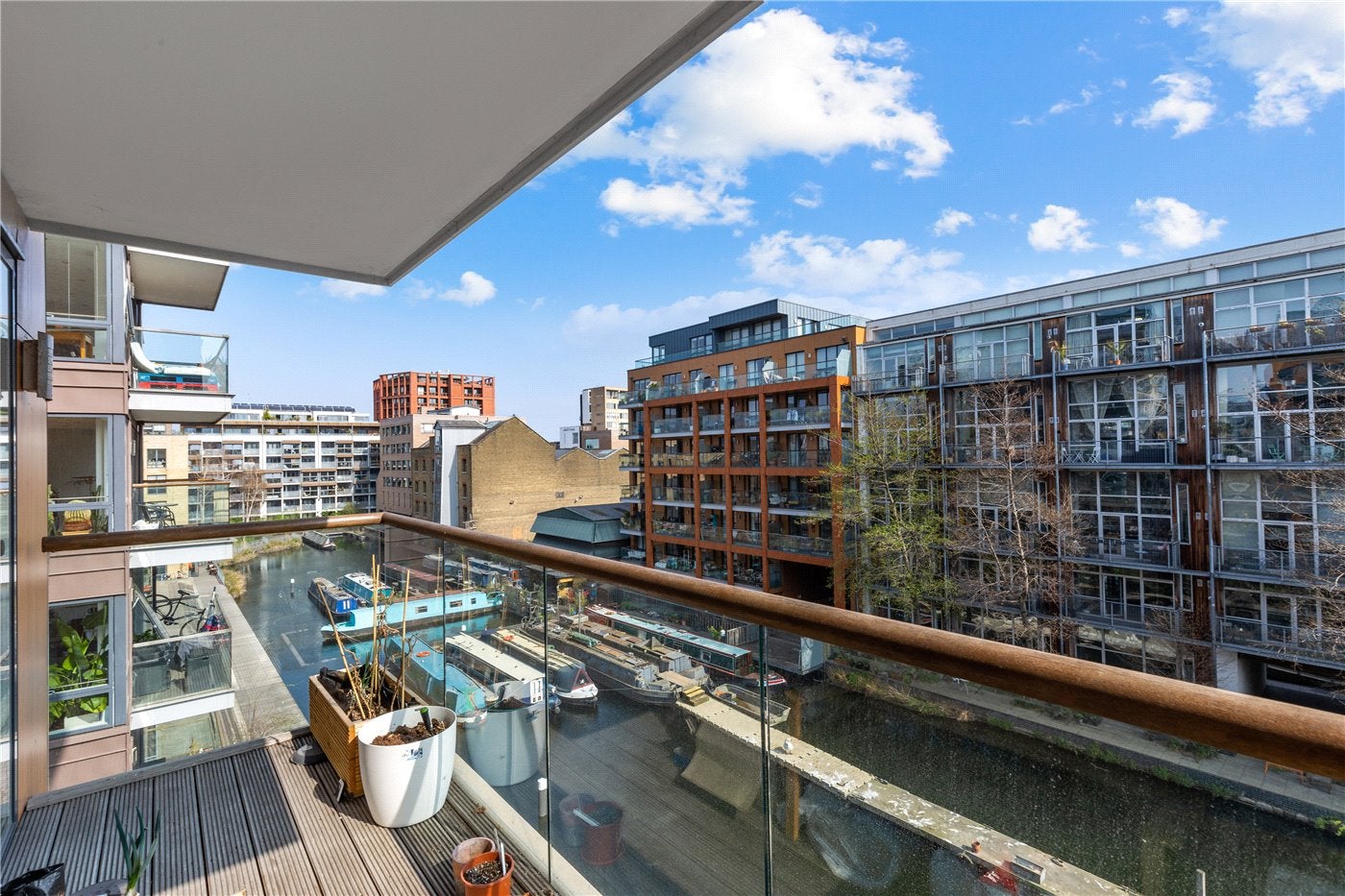 Flat Hertford Road in Greater London