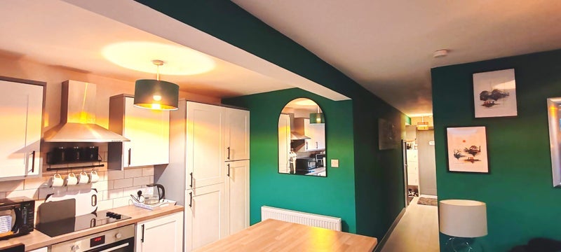 Room Hazelwick Road in Crawley
