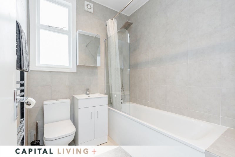 Room Chelsham Road in Greater London