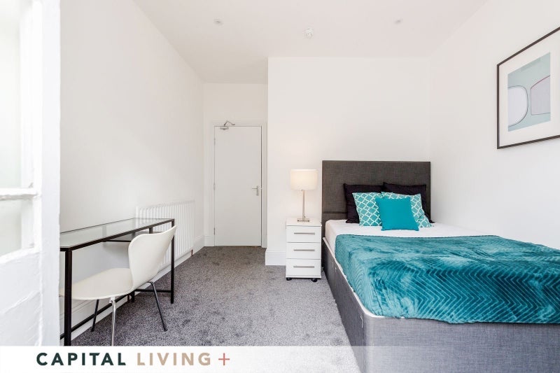 Room Chelsham Road in Greater London