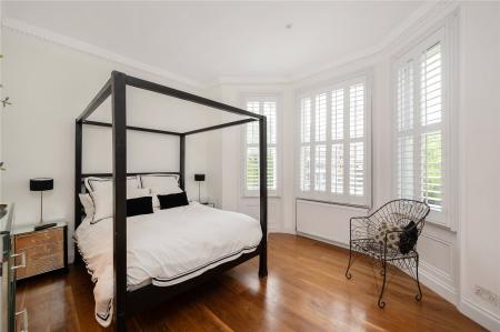 Flat Fellows Road in Greater London